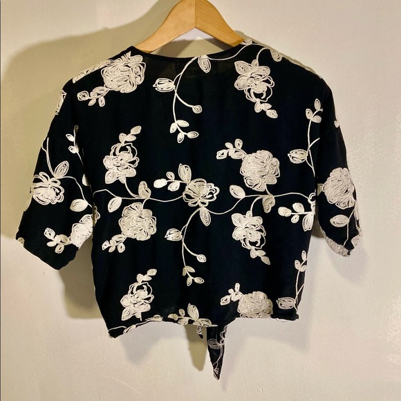 Classic black and white embroidered Pink Martini coverup/shrug. - Picture 3 of 3